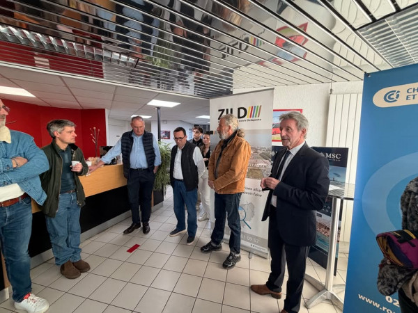 Ce matin, les entreprises de la copropriété de la zone industrielle Louis-Delaporte à Rouxmesnil-Bouteilles se sont réunies autour d’un petit-déjeuner dans les locaux des Cars Denis Voyages.