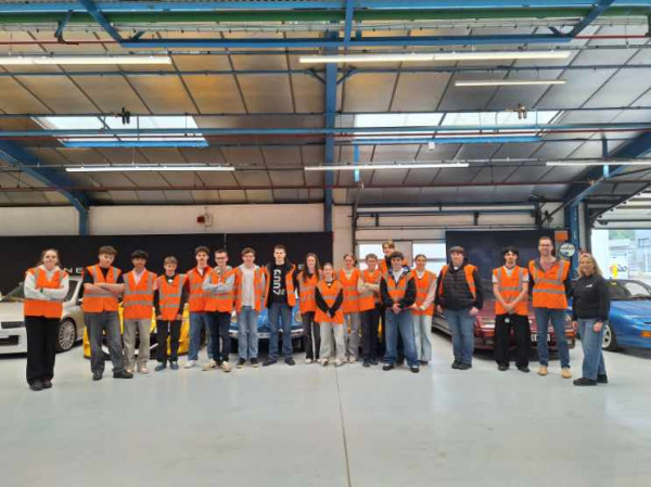 Dans le cadre des #CordéesDeLaRéussite, Dieppe Méca Énergies organisait le 5 mai dernier, une journée de découverte industrielle et technologique pour 16 lycéen·nes du lycée Pablo Neruda afin de valoriser les métiers de l’industrie, des sciences et de la mobilité de demain.